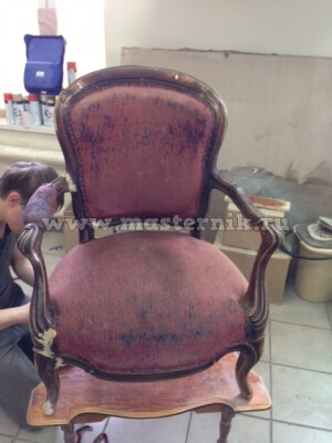 Старинное кресло